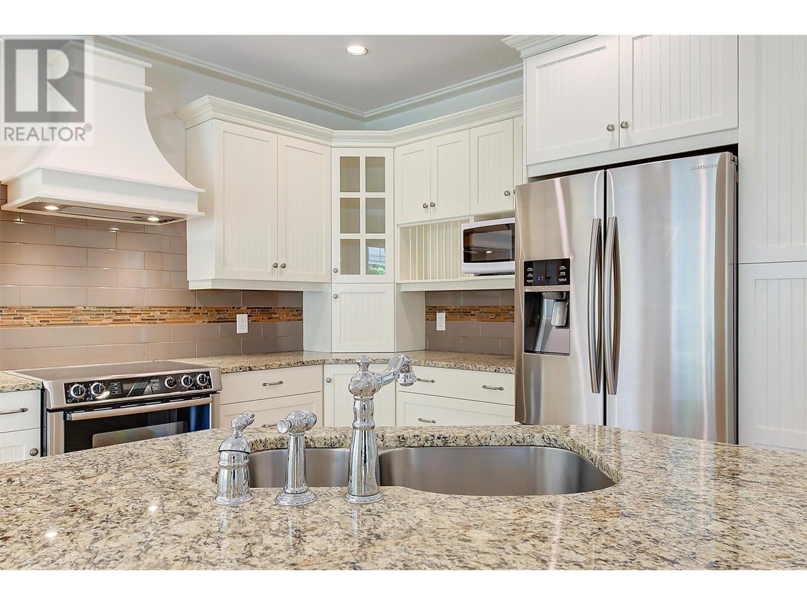  2423 Paramount Drive, West Kelowna