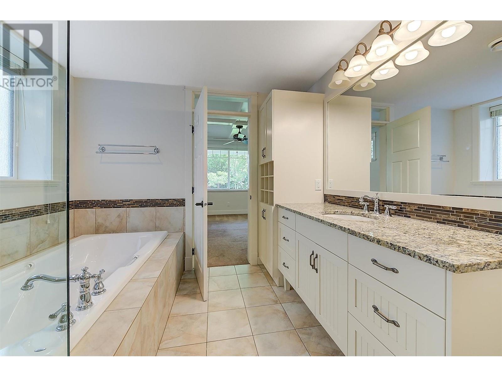  2423 Paramount Drive, West Kelowna