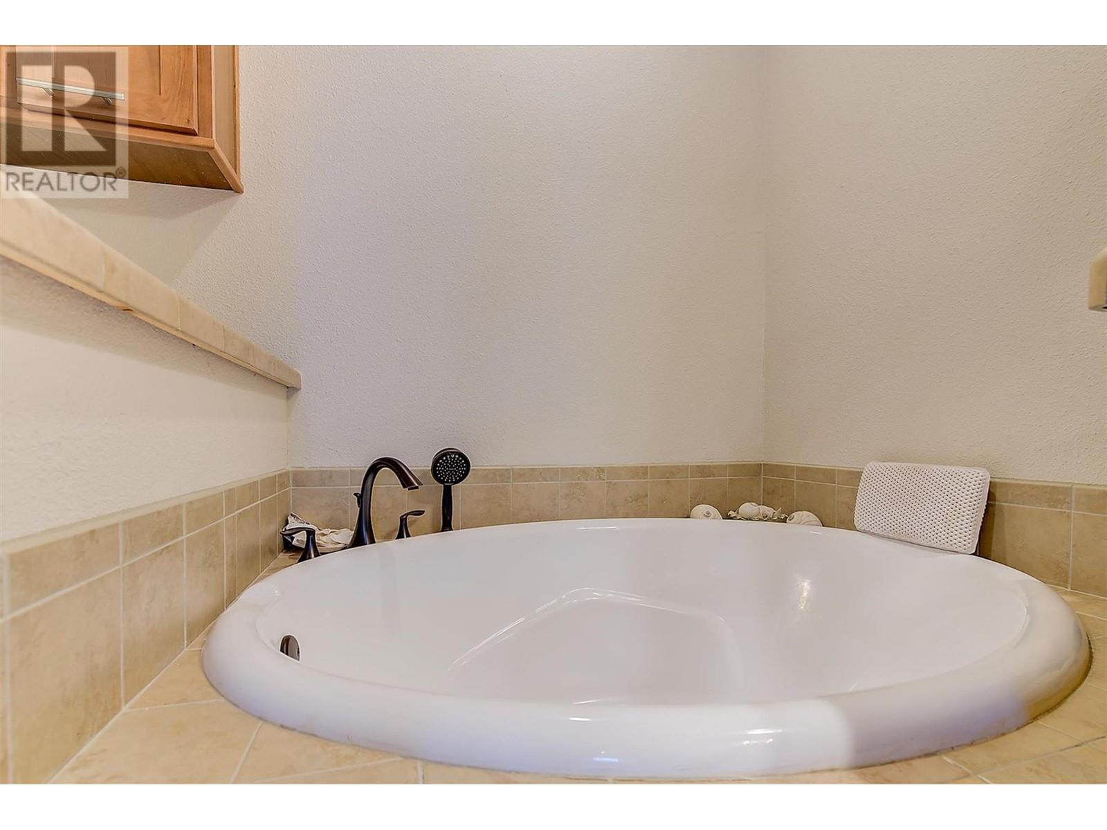 512 2440 Old Okanagan Highway, Westbank