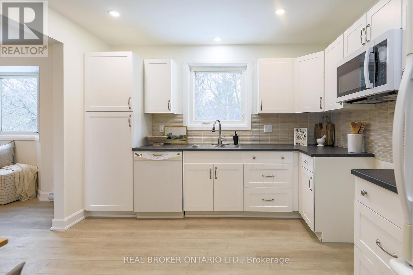 Photo 34 of 412 Main St Street E, Merrickvillewolford ON