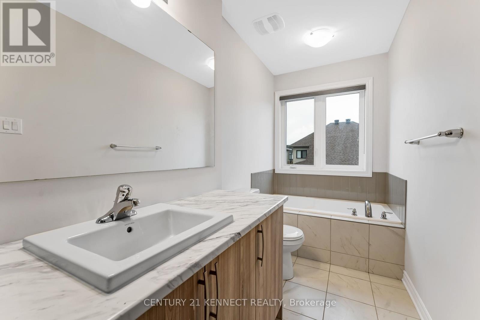 Photo 17 of 324 Ventoux Avenue, Ottawa ON