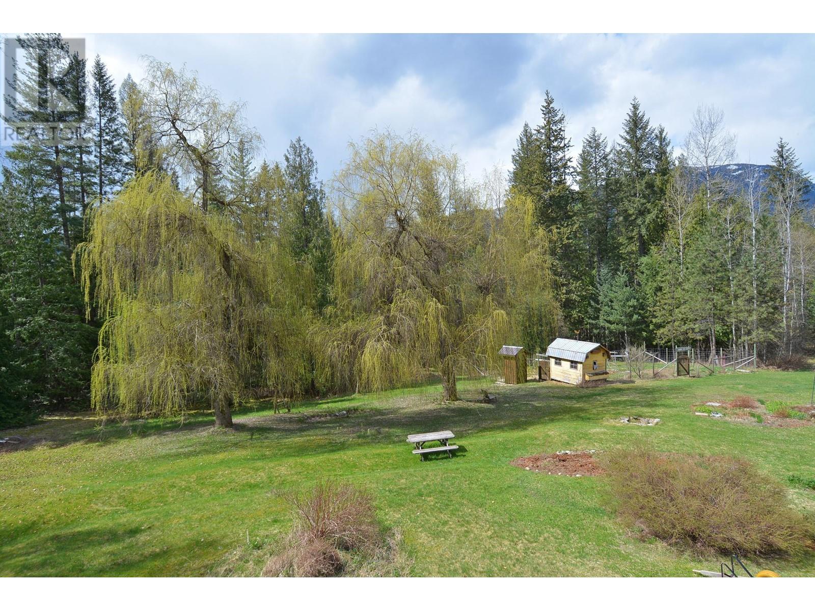 Photo 10 of 8481 6 Highway, Slocan BC