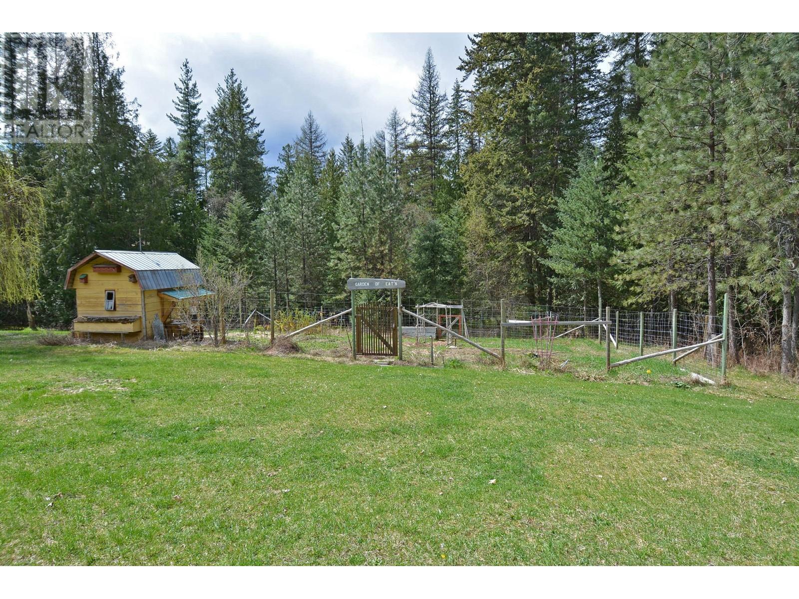 Photo 11 of 8481 6 Highway, Slocan BC