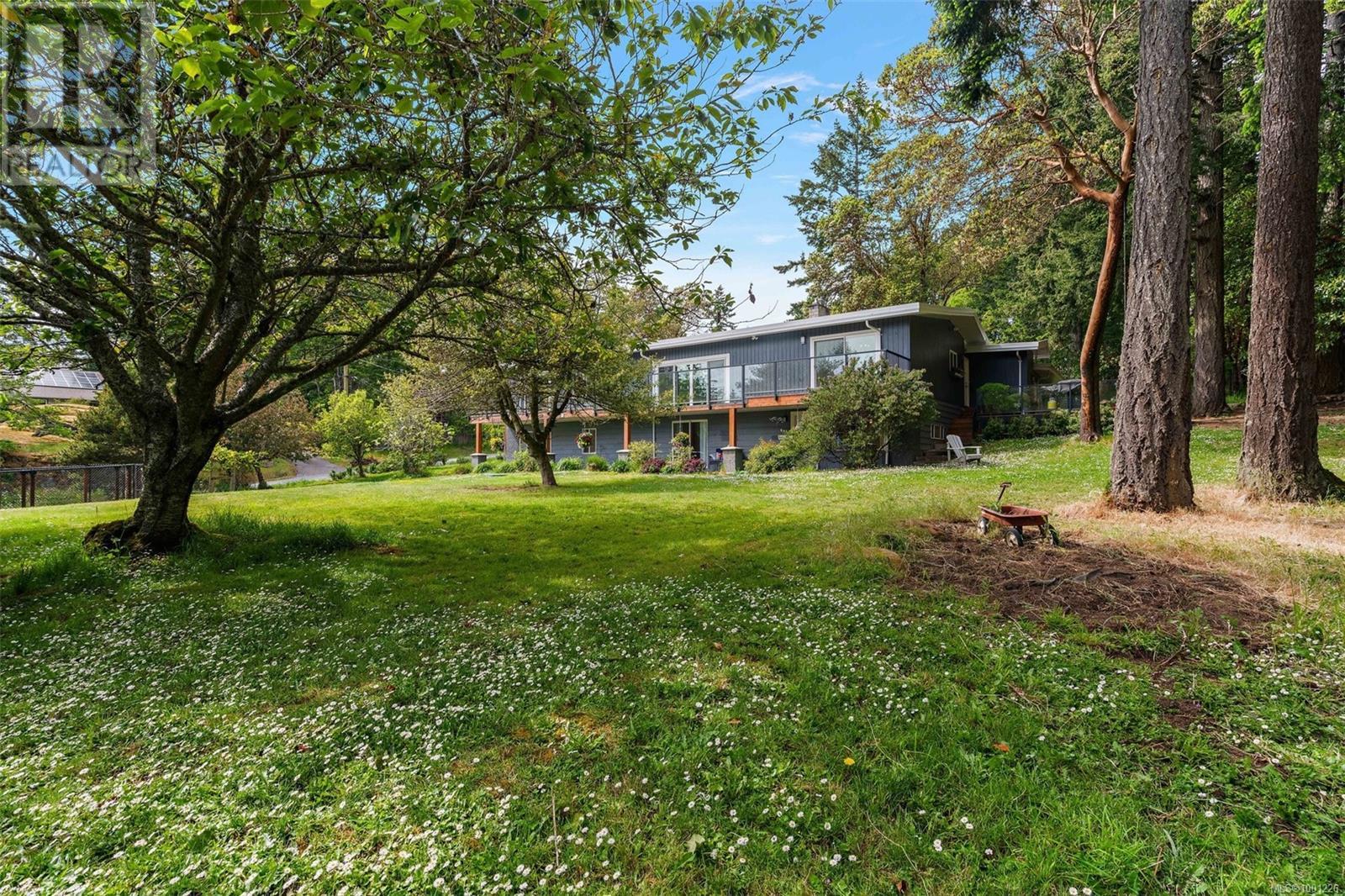 3915 Gilbert Dr, Metchosin