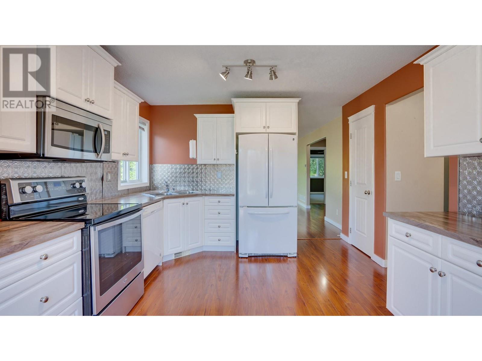 #8 5200 25 AVENUE - Image 10