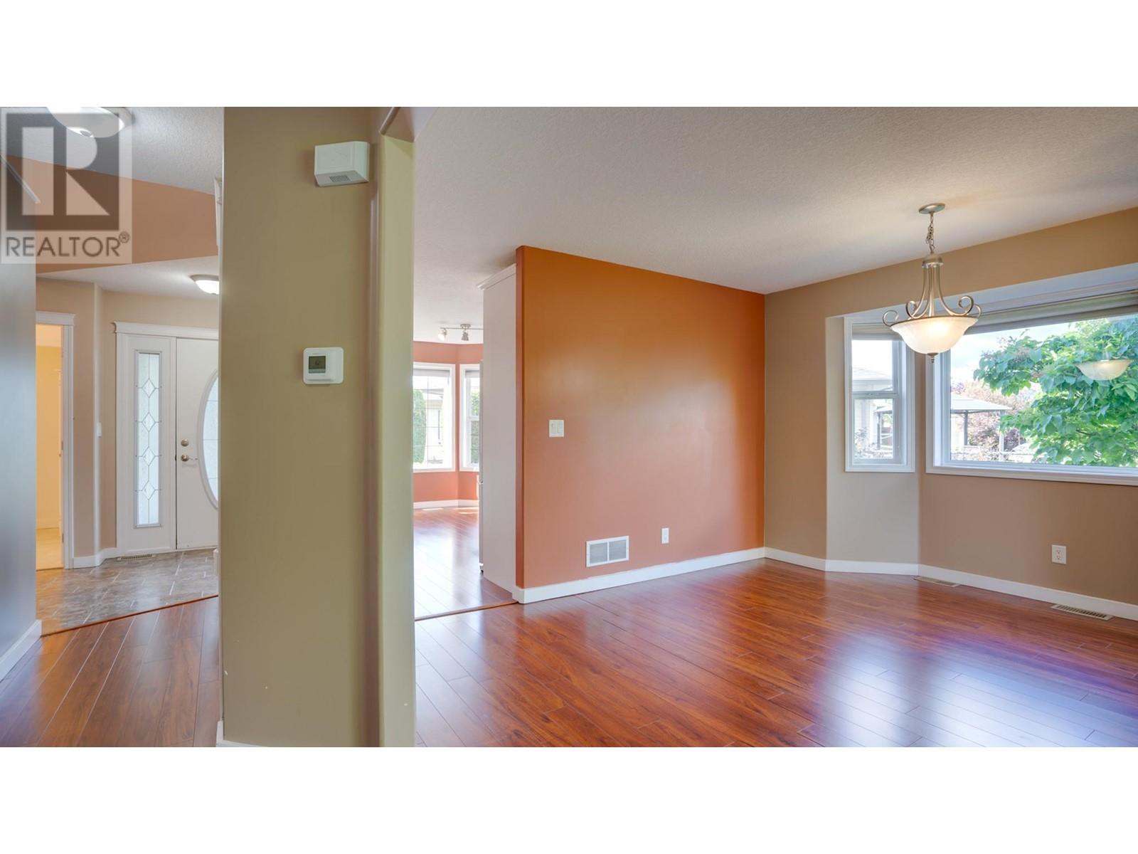 #8 5200 25 AVENUE - Image 11