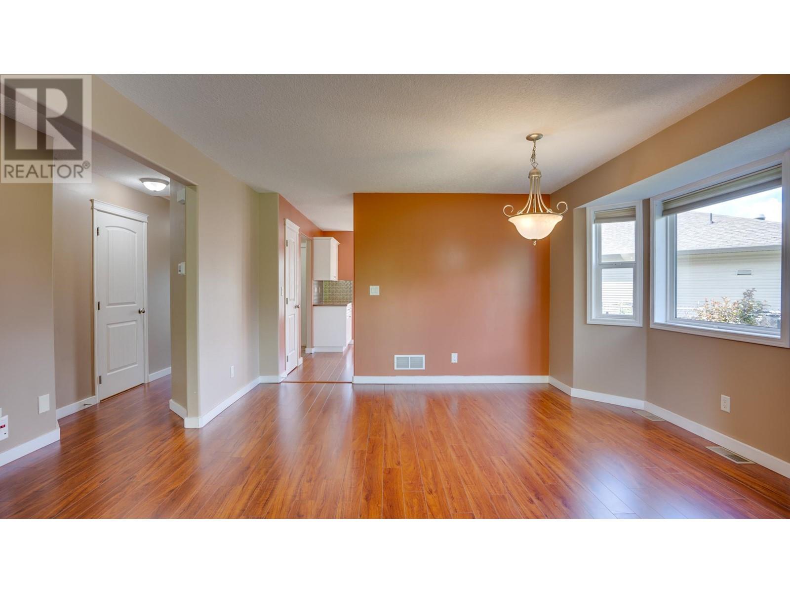 #8 5200 25 AVENUE - Image 12