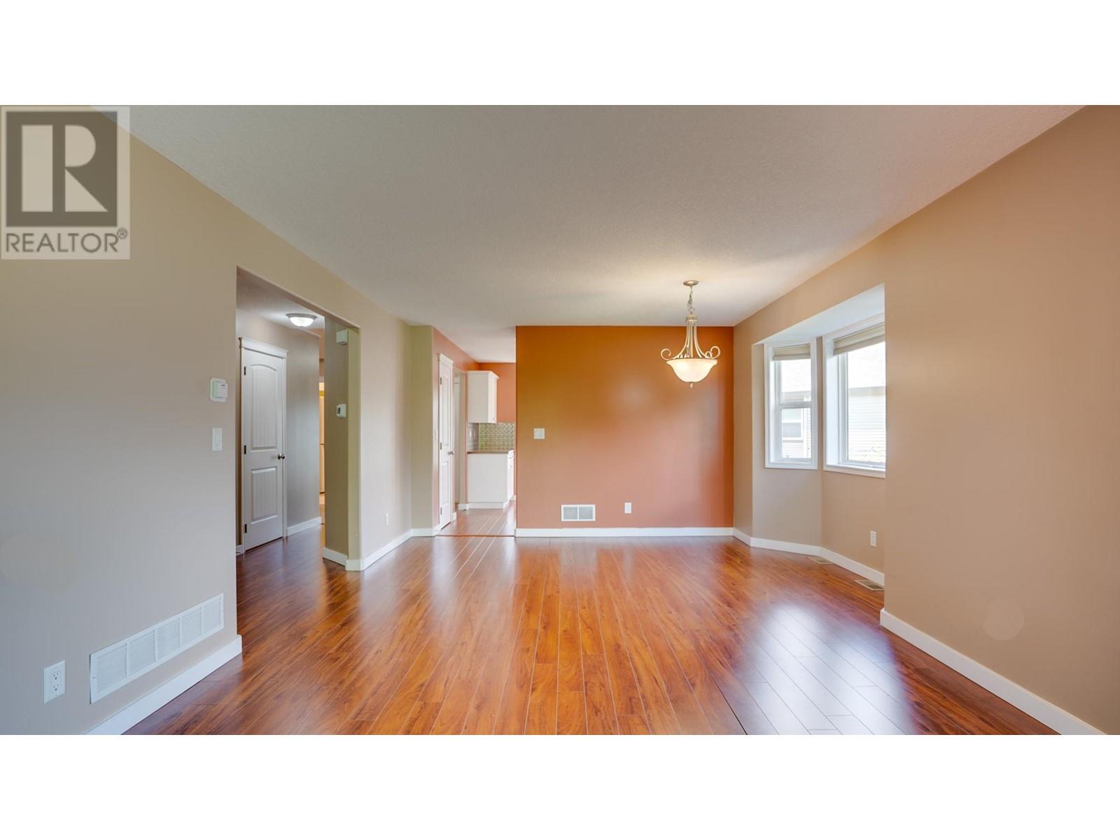 #8 5200 25 AVENUE - Image 16