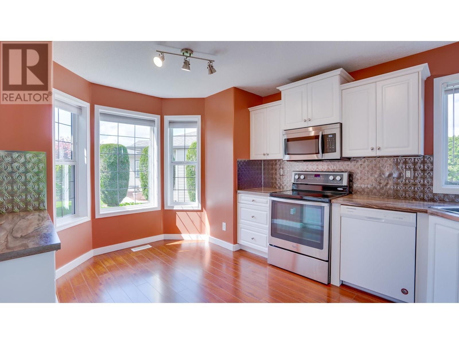 #8 5200 25 AVENUE - Image 9