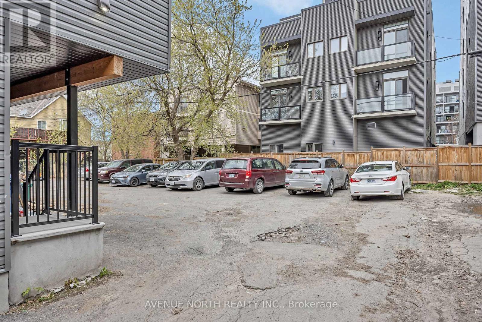 Photo 32 of 85 Holland Avenue N, Ottawa ON