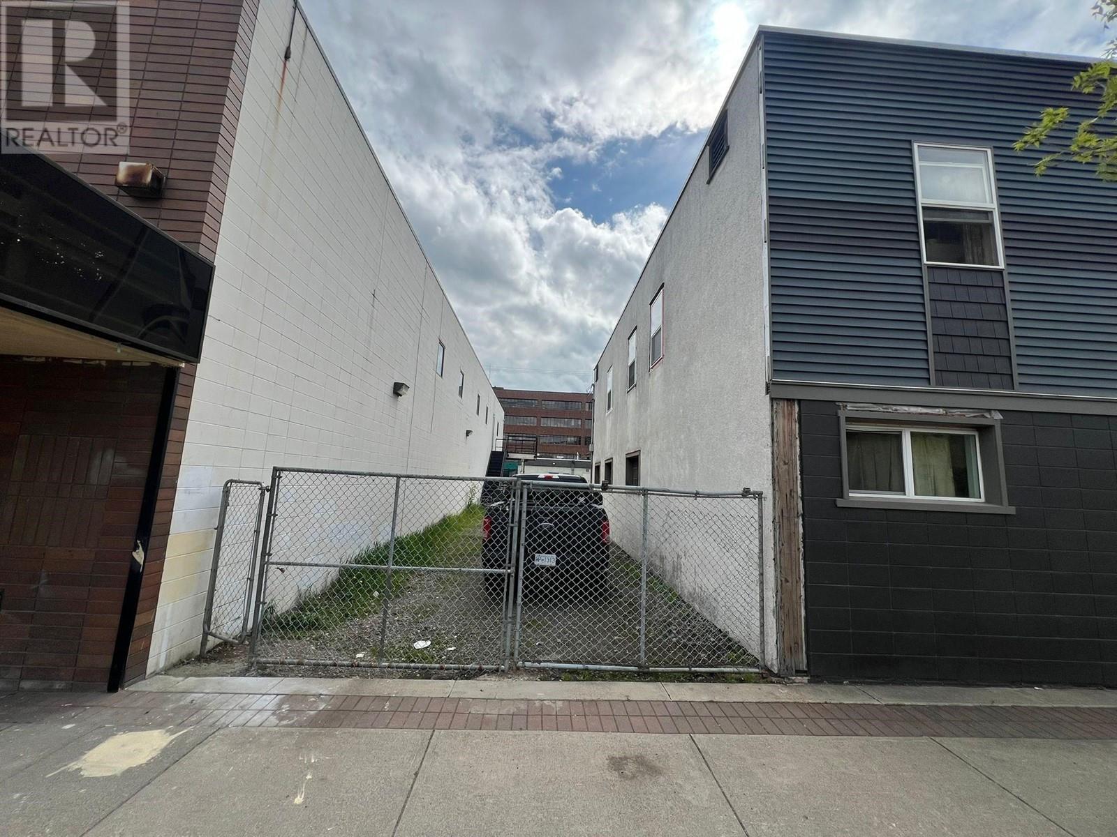 Photo 9 of 11 — 1033 3RD AVENUE · Prince George, BC