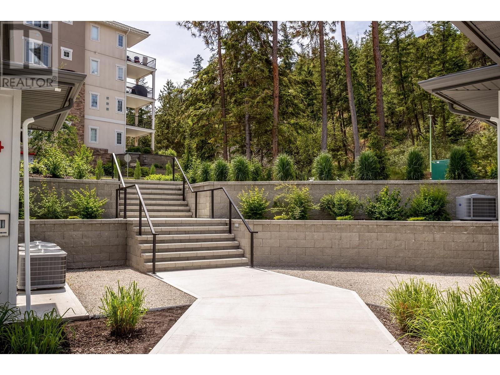 14 1979 Country Club Drive, Kelowna