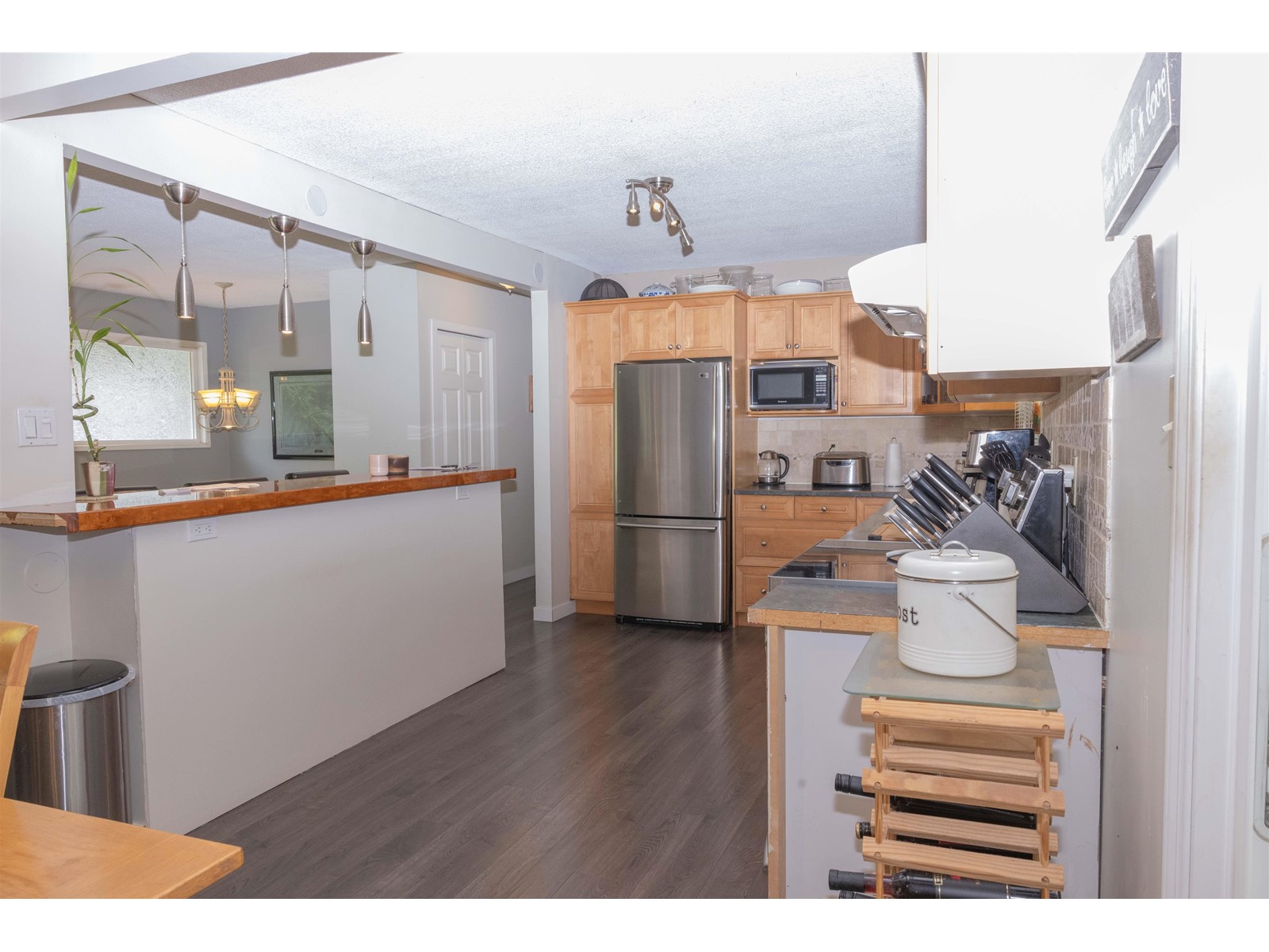 Photo 10 of 19649 41 A Avenue, Langley BC