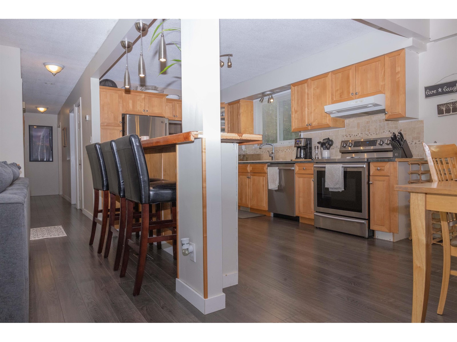 Photo 11 of 19649 41 A Avenue, Langley BC