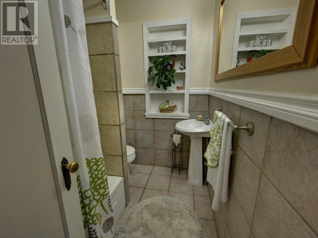6476 KOOTENAY Street, Oliver