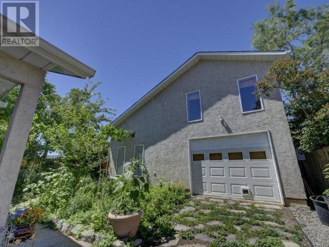 6476 KOOTENAY Street, Oliver
