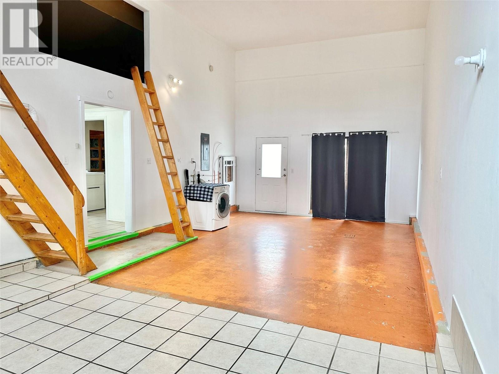 6476 KOOTENAY Street, Oliver