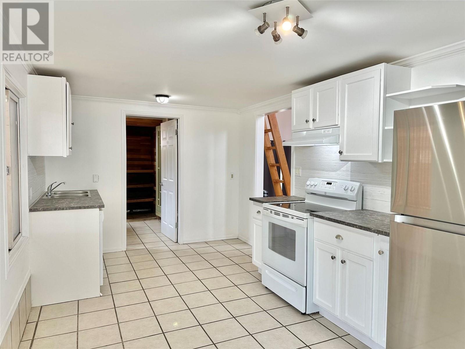 6476 KOOTENAY Street, Oliver