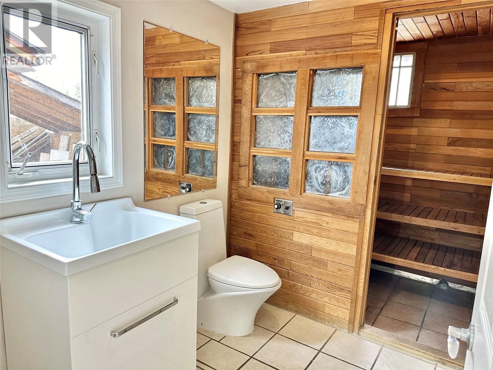 6476 KOOTENAY Street, Oliver