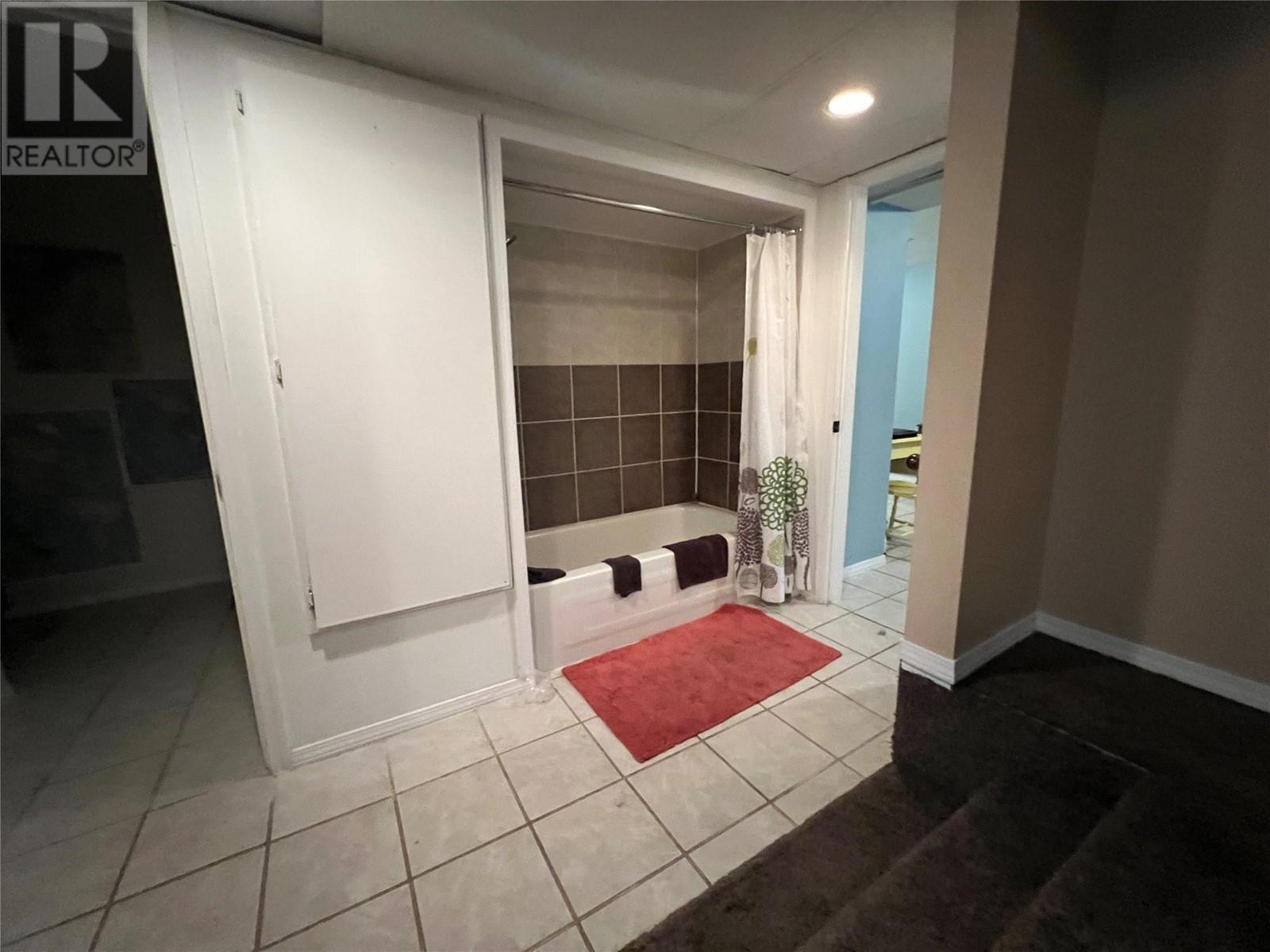 6476 KOOTENAY Street, Oliver