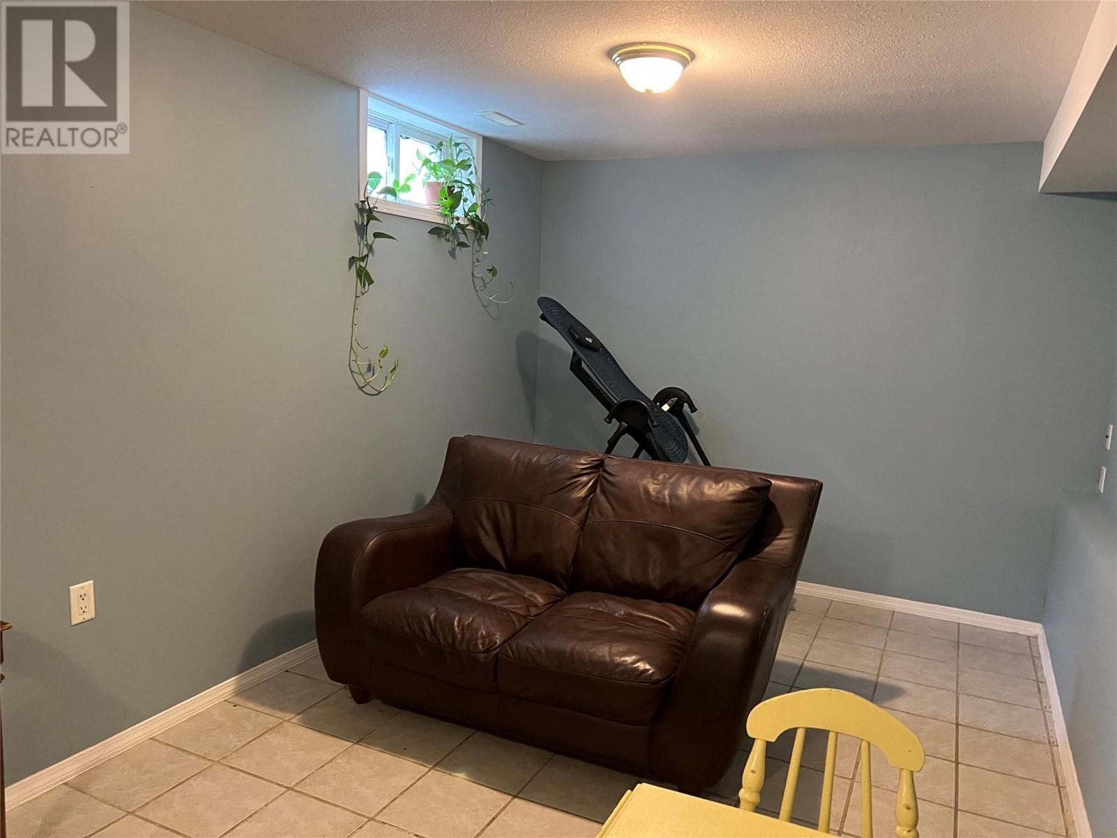 6476 KOOTENAY Street, Oliver