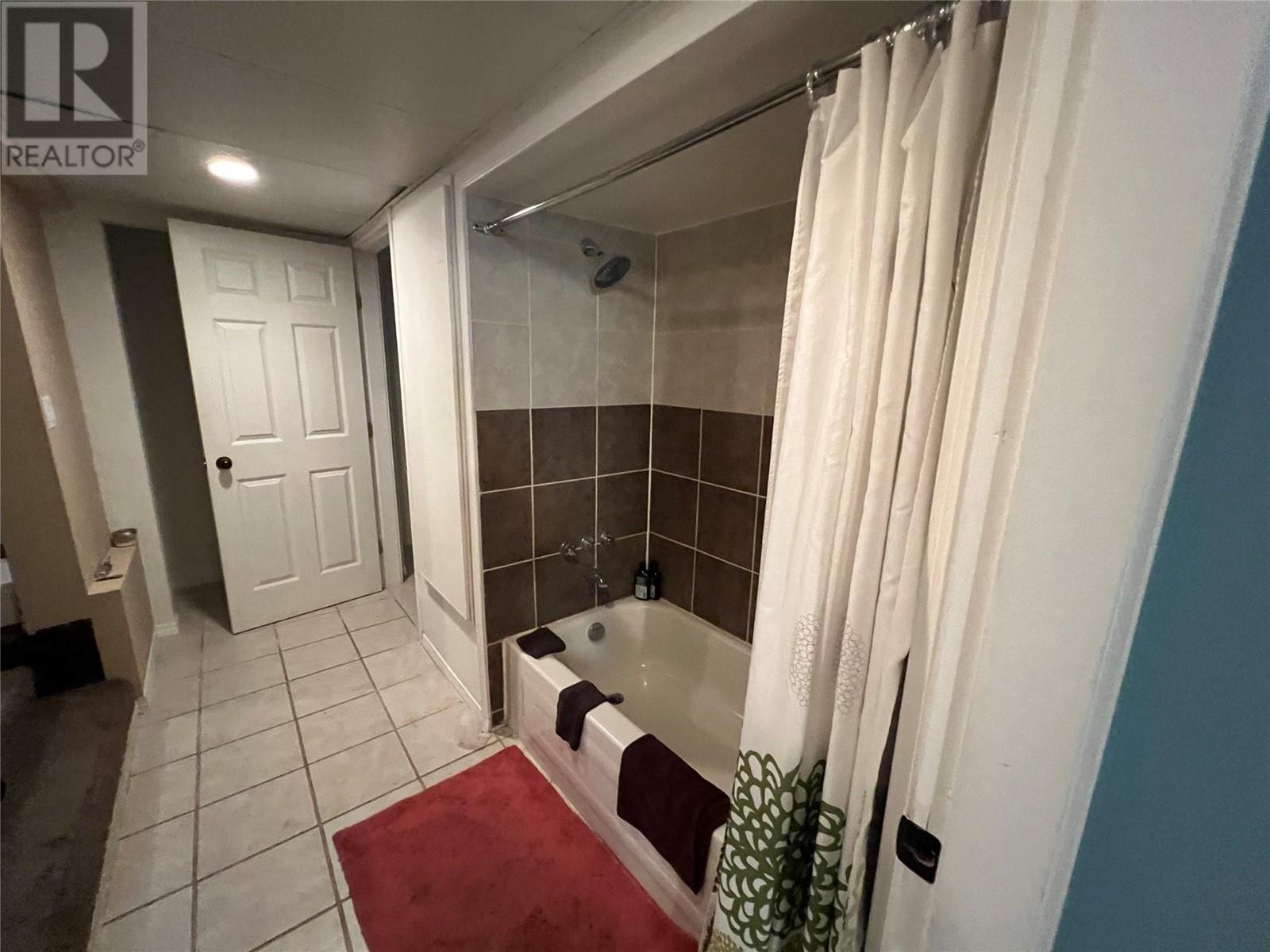 6476 KOOTENAY Street, Oliver