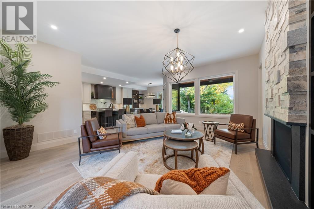 Photo 10 of 163 Parkside Drive, Brantford ON