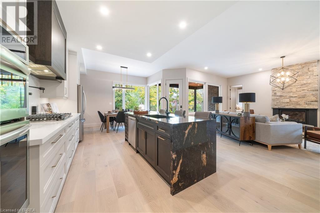 Photo 14 of 163 Parkside Drive, Brantford ON
