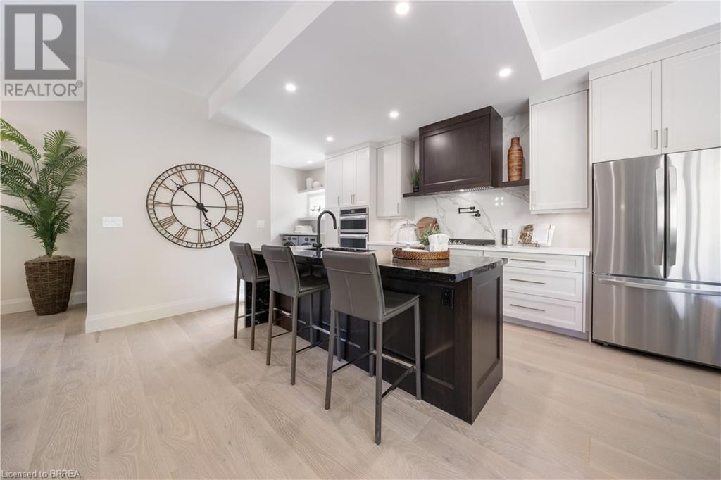 Photo 16 of 163 Parkside Drive, Brantford ON