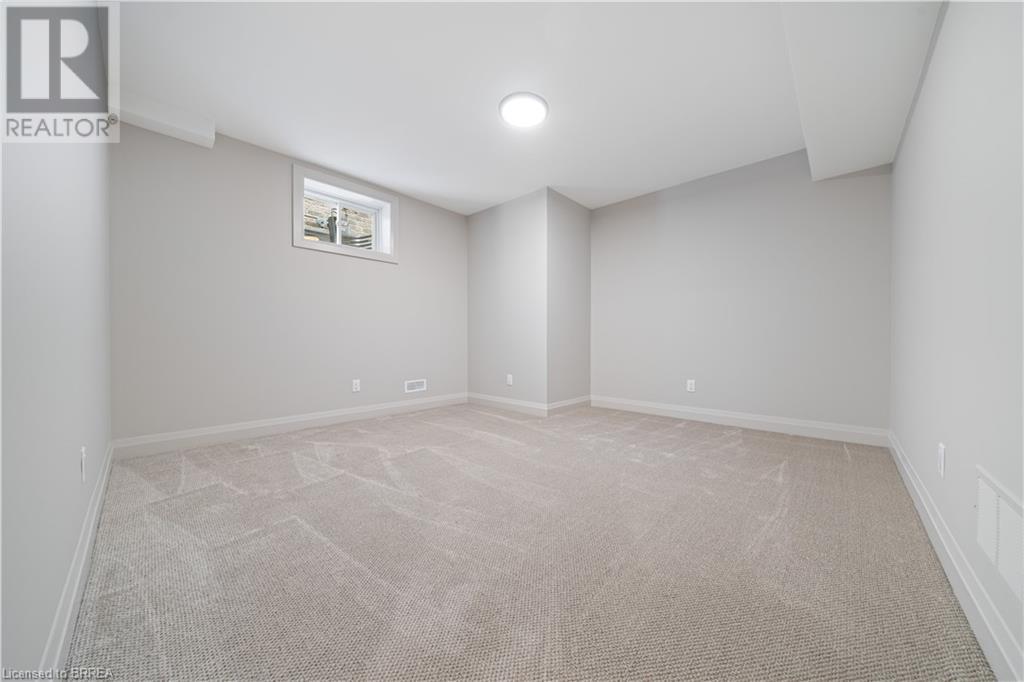 Photo 36 of 163 Parkside Drive, Brantford ON