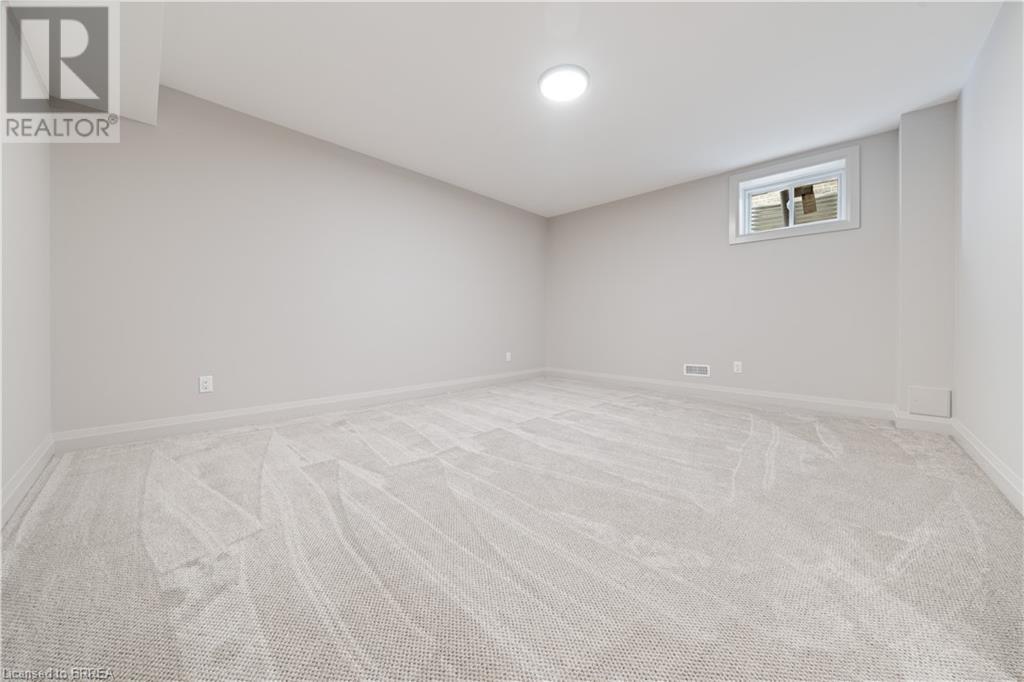 Photo 37 of 163 Parkside Drive, Brantford ON