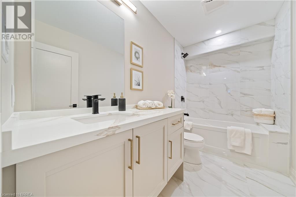 Photo 38 of 163 Parkside Drive, Brantford ON
