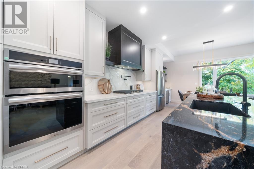 Photo 13 of 141 Parkside Drive, Brantford ON