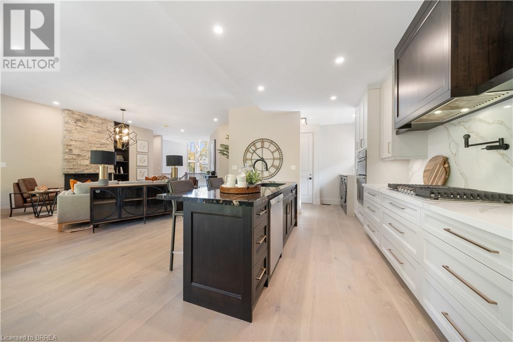 Photo 15 of 141 Parkside Drive, Brantford ON