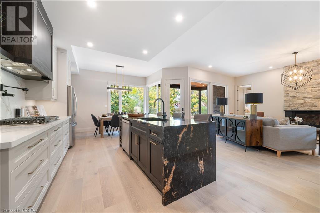Photo 17 of 141 Parkside Drive, Brantford ON