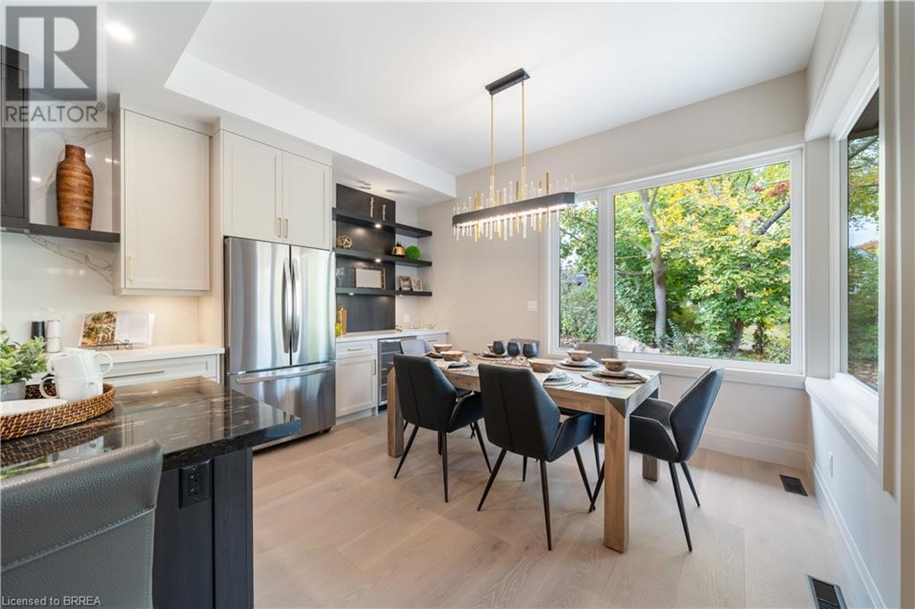 Photo 19 of 141 Parkside Drive, Brantford ON