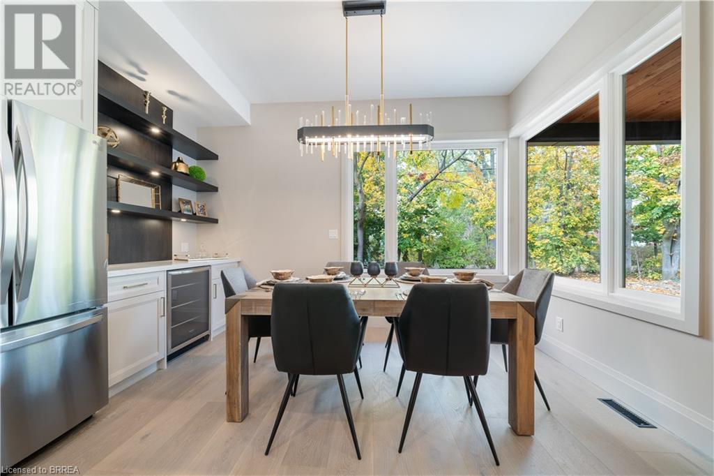 Photo 20 of 141 Parkside Drive, Brantford ON