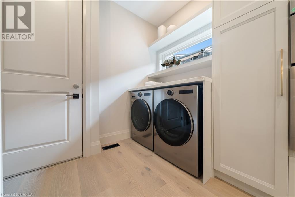 Photo 22 of 141 Parkside Drive, Brantford ON