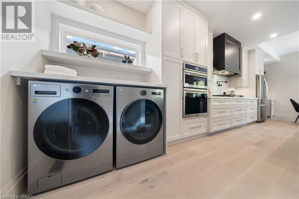 Photo 23 of 141 Parkside Drive, Brantford ON