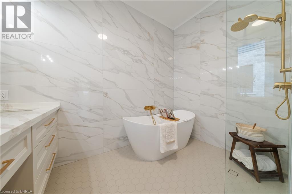 Photo 28 of 141 Parkside Drive, Brantford ON