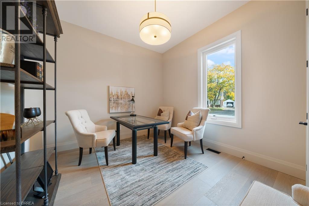 Photo 29 of 141 Parkside Drive, Brantford ON