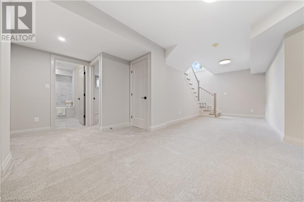 Photo 35 of 141 Parkside Drive, Brantford ON