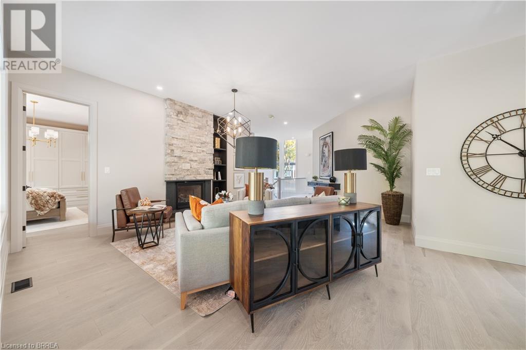 Photo 9 of 141 Parkside Drive, Brantford ON