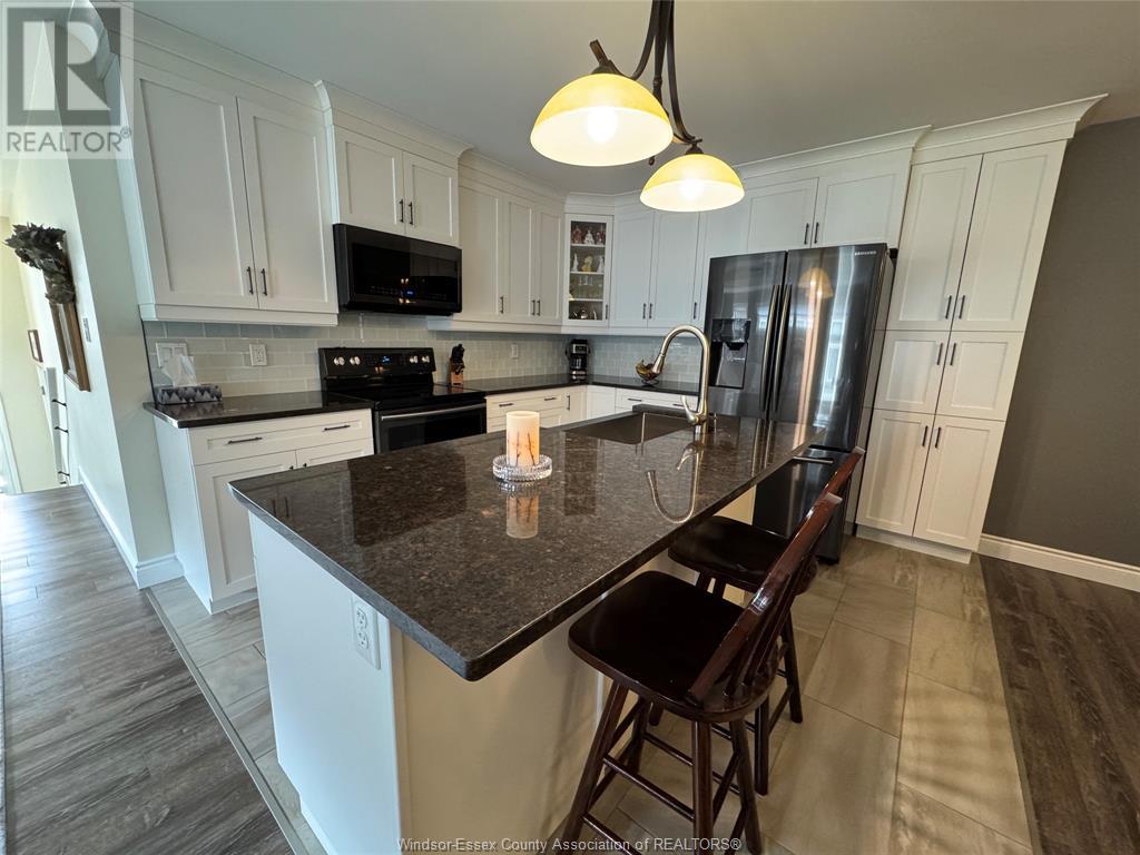 Photo 8 of 17 Woodland Street, Kingsville ON