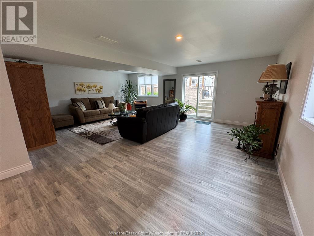 Photo 27 of 17 Woodland Street, Kingsville ON