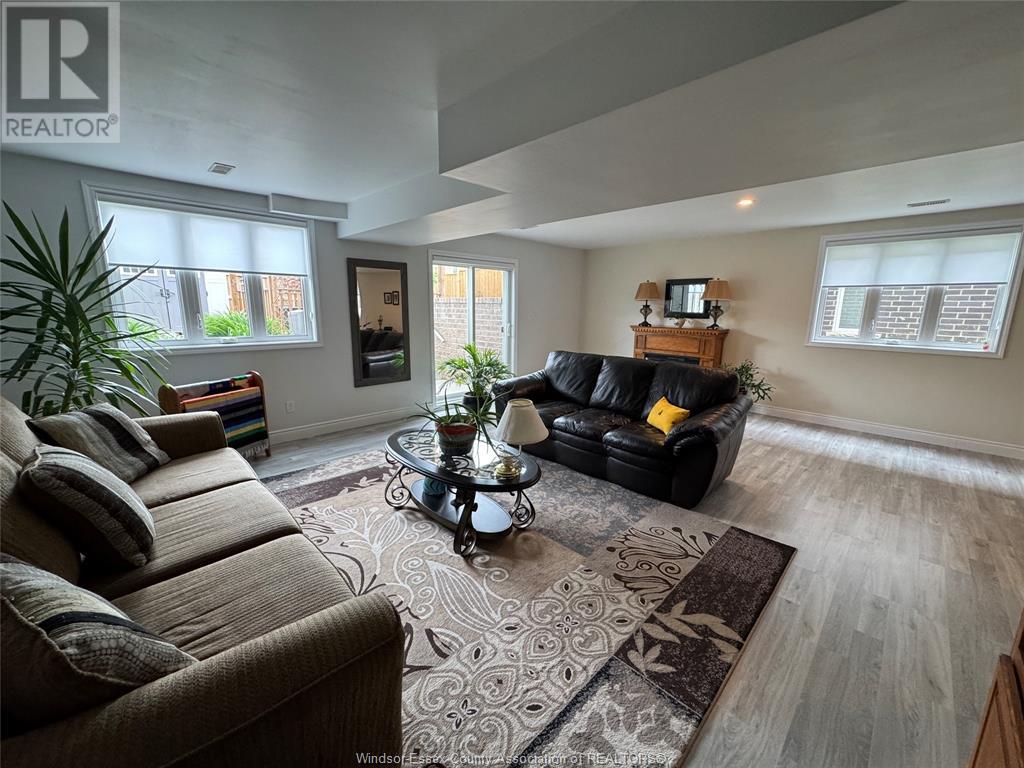 Photo 22 of 17 Woodland Street, Kingsville ON