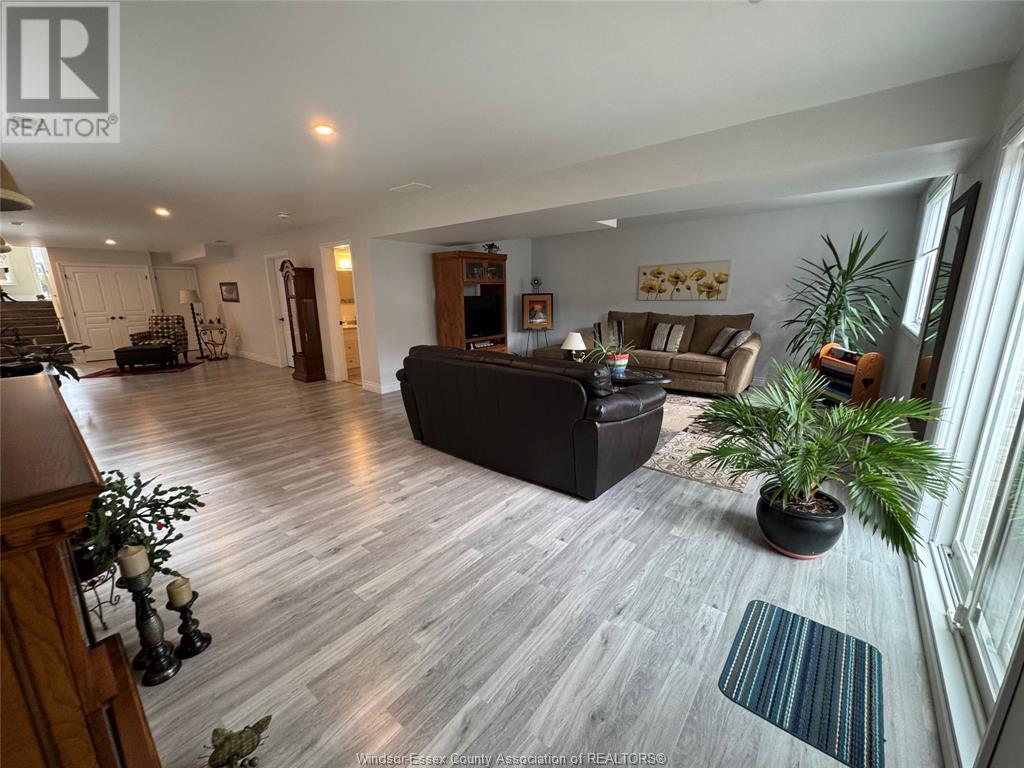 Photo 25 of 17 Woodland Street, Kingsville ON