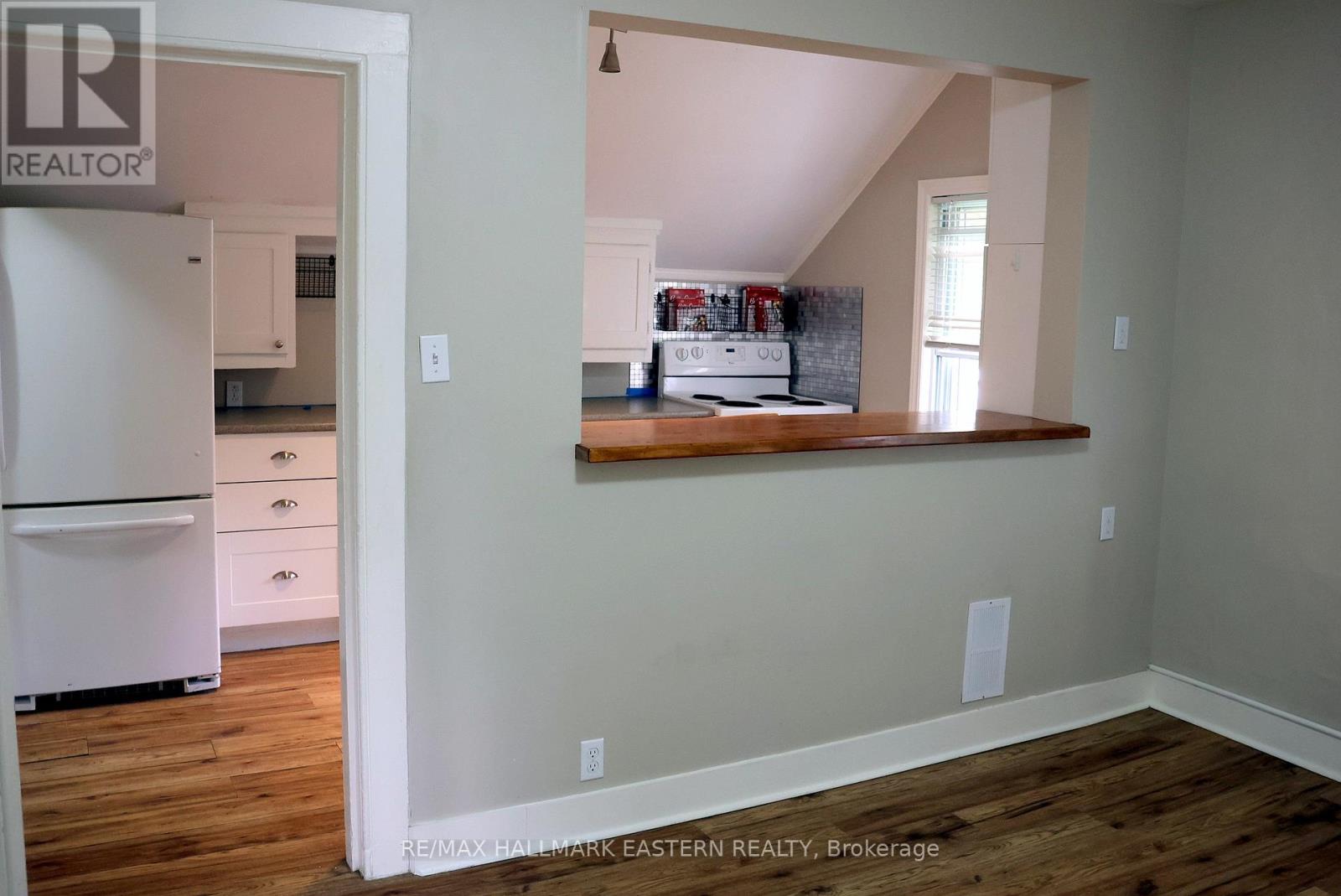 Photo 4 of 310 Edinburgh Street, Peterborough Central ON