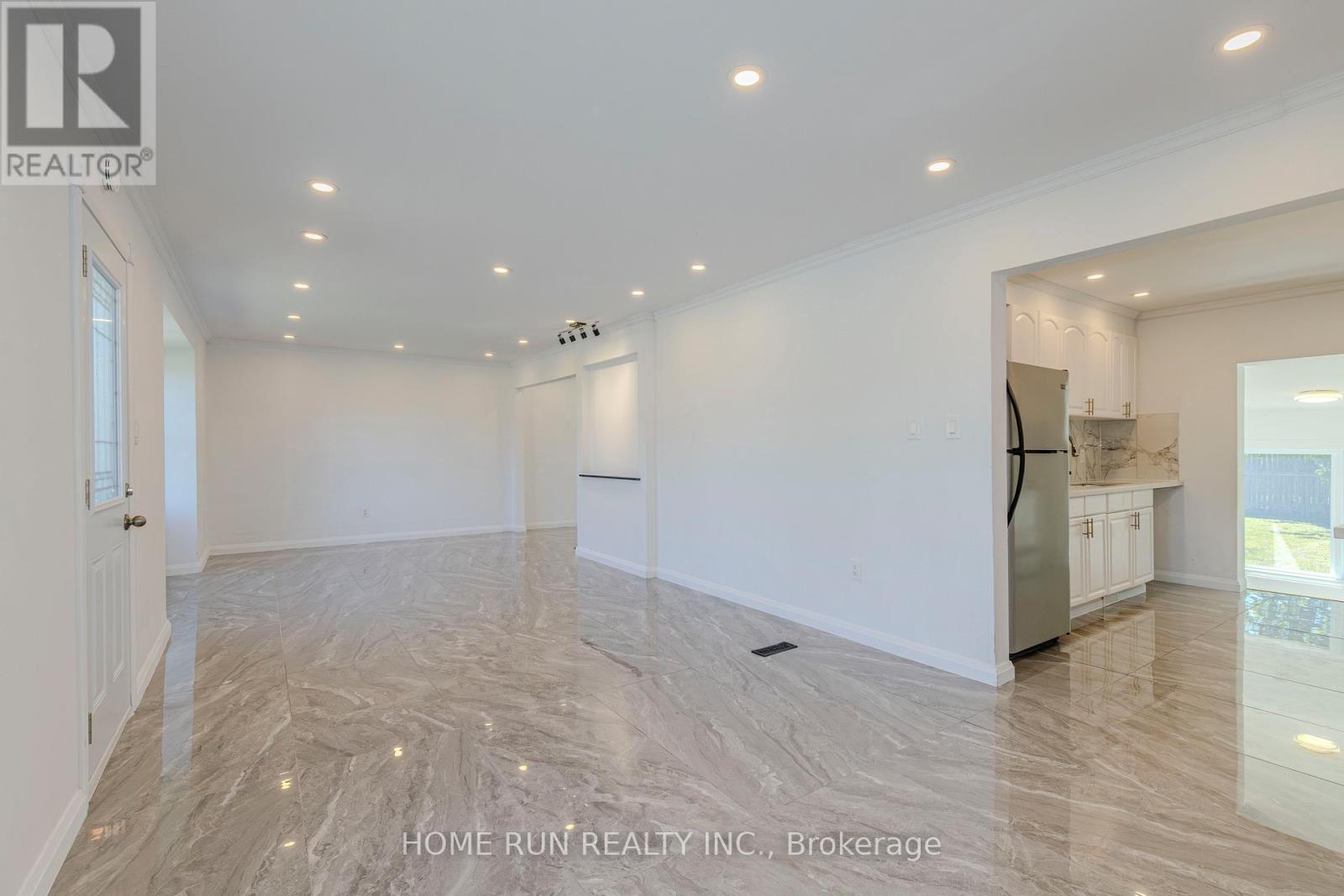 Photo 4 of 92 Meadowlands Drive, Ottawa ON