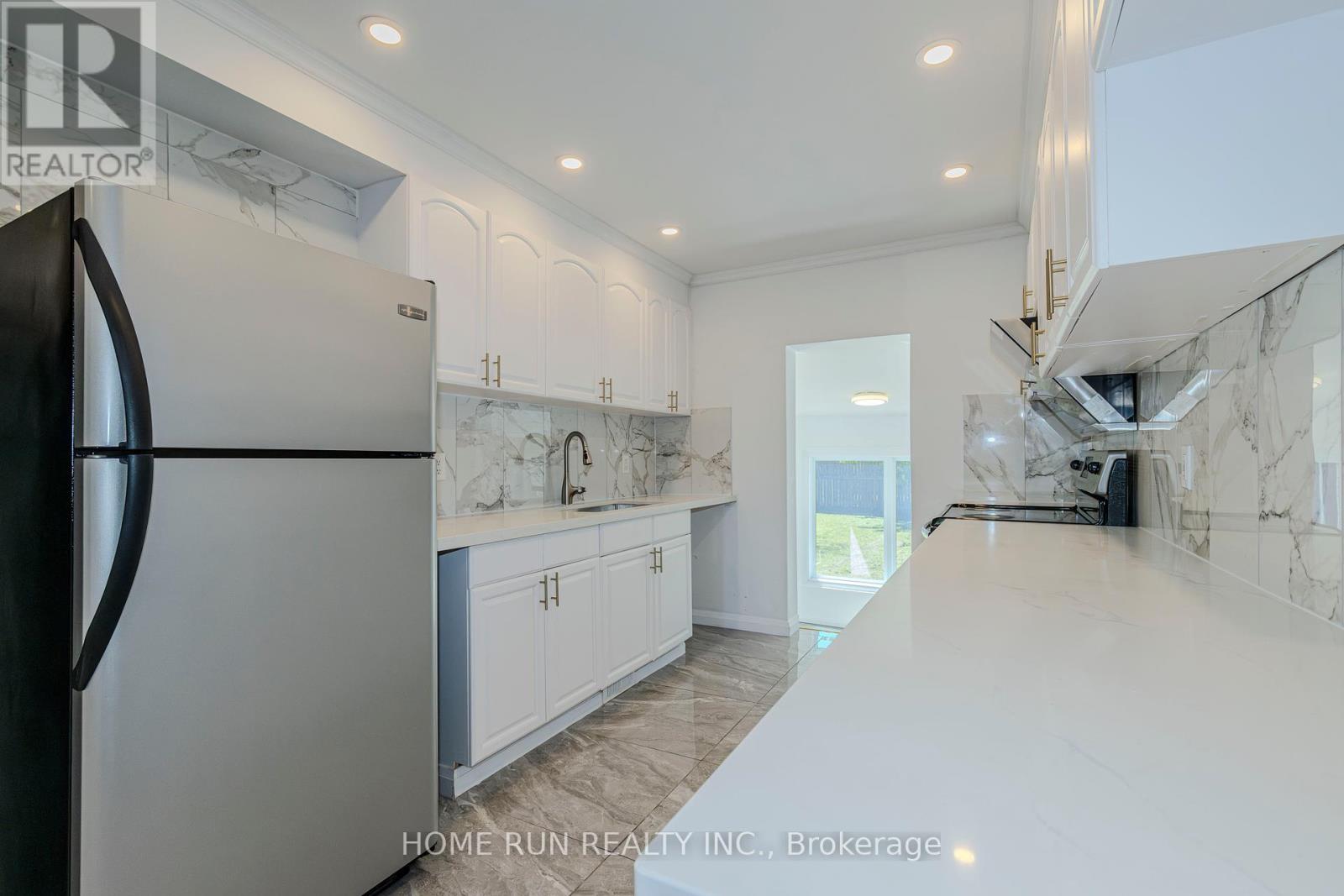Photo 21 of 92 Meadowlands Drive, Ottawa ON